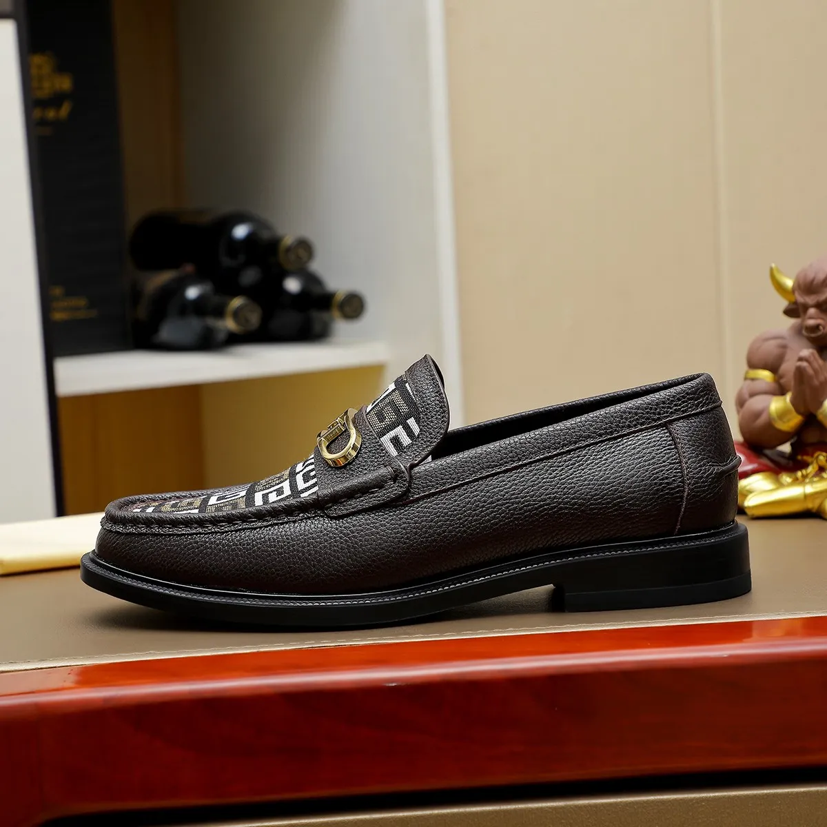 Men's shoes💰460 🕷🕷【FENDI】The latest men's formal leather shoes🇨🇳Classic series not to be missed💯The first layer is made of imported first-layer cowhide☘Original quality, the leather is smooth and delicate🎋The version is awesome, the perfect streamlined outline🍇🐮Leather lining, color, size 38-45...